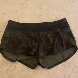 Speed Up Low-Rise Lined
Short 2.5" GREEN and BLACK CAMO